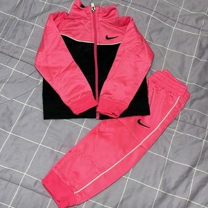Nike matching set - in size 18months